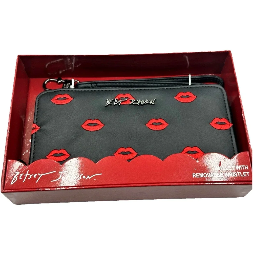 Betsey Johnson Red Lips Zip Around Wristlet Wallet Black Gift Box
